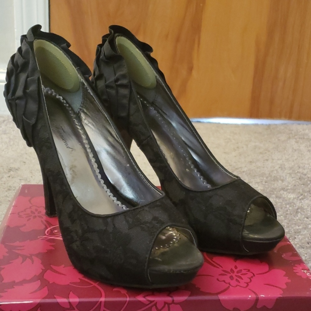 Heels - Picture 2 of 3